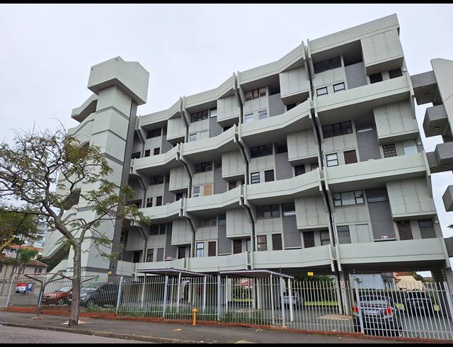 3 BEDROOM APARTMENT TO LET IN ESSENWOOD
